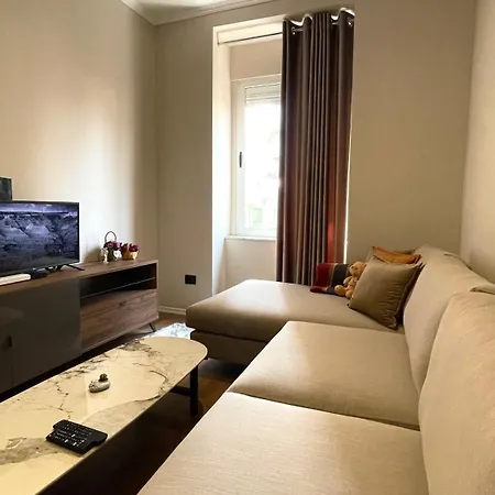 Apartment Top Center